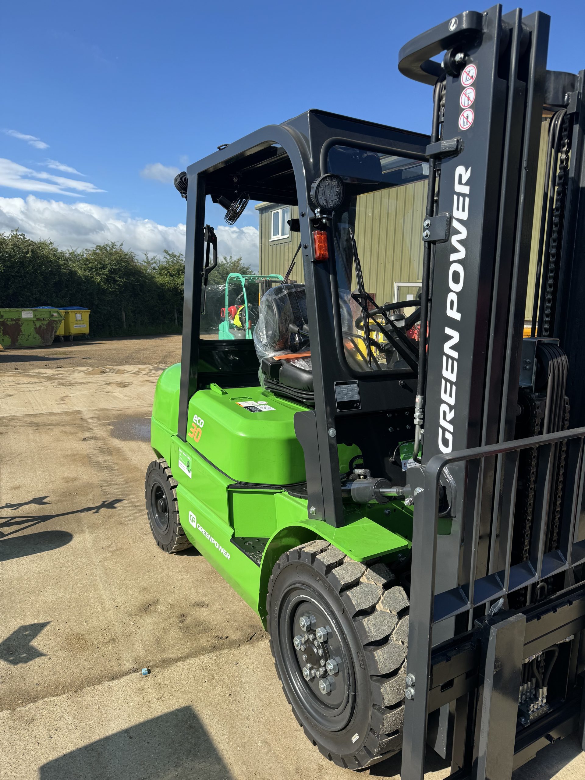 Darke Engineering purchases new all-electric forklift